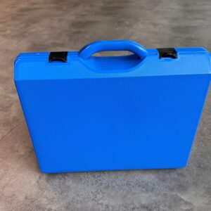 Vario-Line Pace Koffer, blau mit schwarzen Verschlüssen